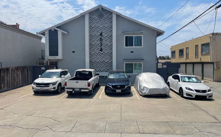4674 Bancroft St, San Diego