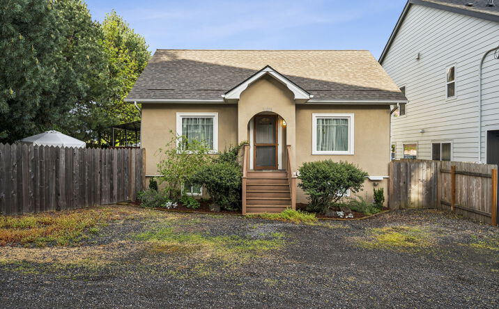 11020 North Moore Avenue, Portland