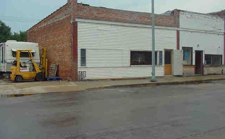 507 E Locust, Chatsworth