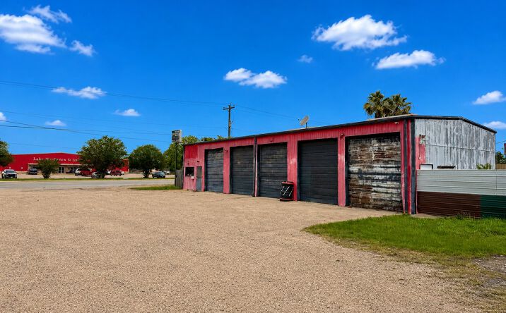 2016 N Velasco HWY 288B, Angleton