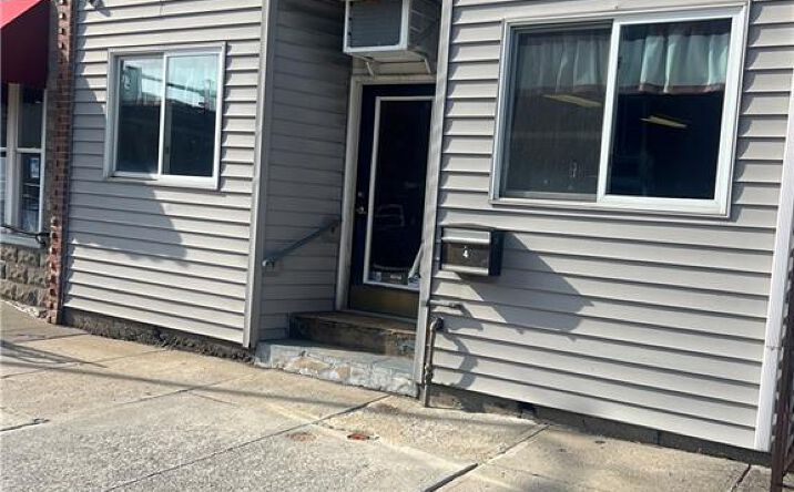 4 E Chruch Street, Adams