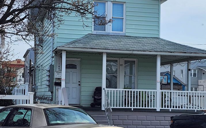 145 E Burk Avenue, Wildwood