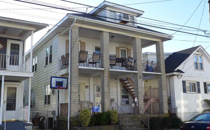 216 E Juniper Avenue, Wildwood