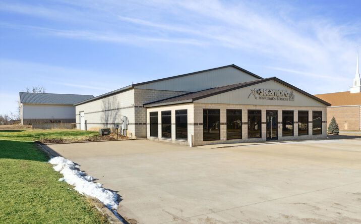5002 N Pine St, Davenport