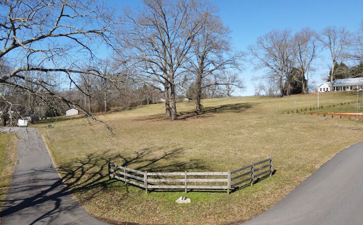 13 Sneaking Creek, Hayesville