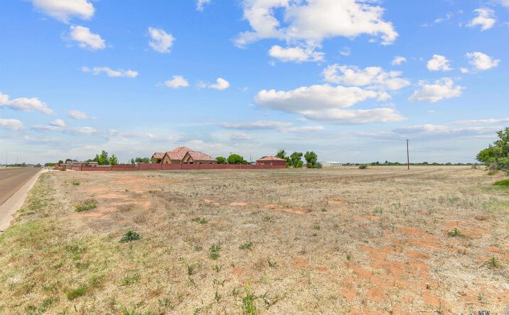 2932 E 7th Street, Clovis