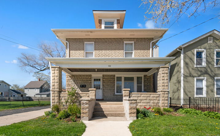544 E New York Street, Aurora