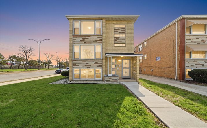 7901 S Whipple Street, Chicago
