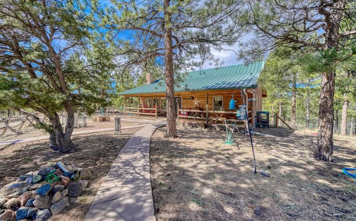 4701 County Road 323, 17503