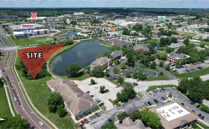 123rd Street & Metcalf Avenue (NEC), Overland Park