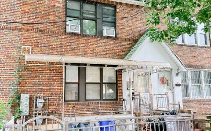 45-14 215th Pl, Bayside
