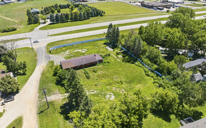 2225 U.S. 63, Stewartville