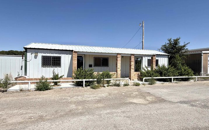 400 W Apache, Hobbs