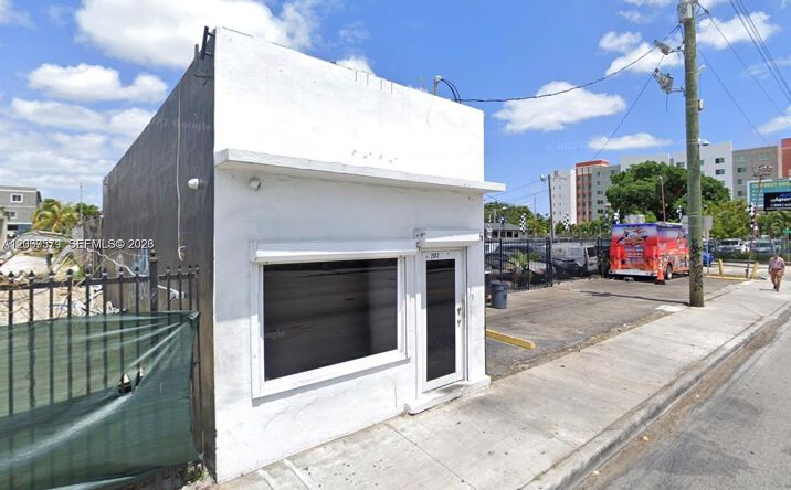 2045 NW 36th St, Miami
