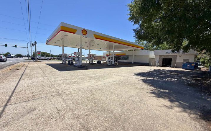 2134 S Hickory St, Loxley
