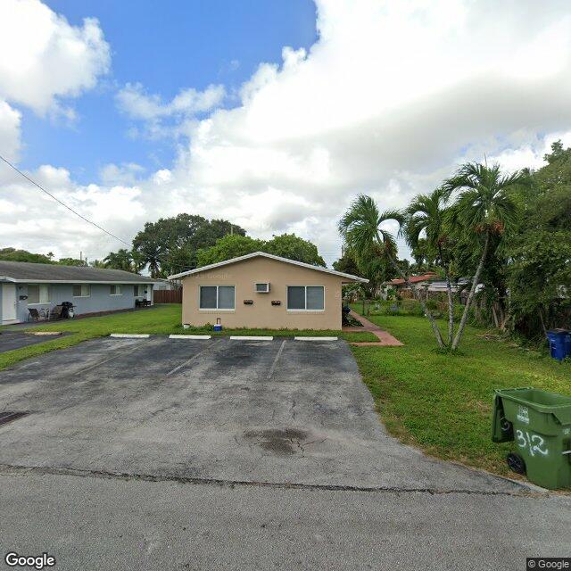 310 SW 10th Ter, Hallandale Beach
