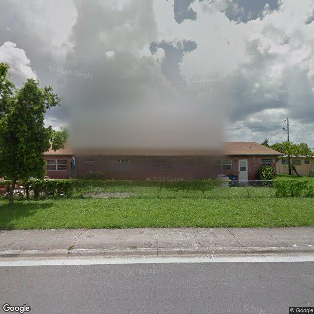 850 NW 8th St, Hallandale Beach