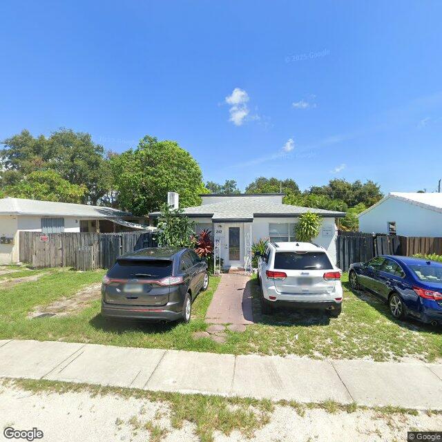 242 SW 9th St, Dania Beach