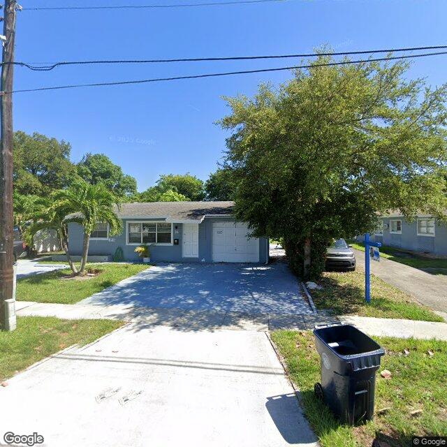 35 NE 3rd St, Dania Beach