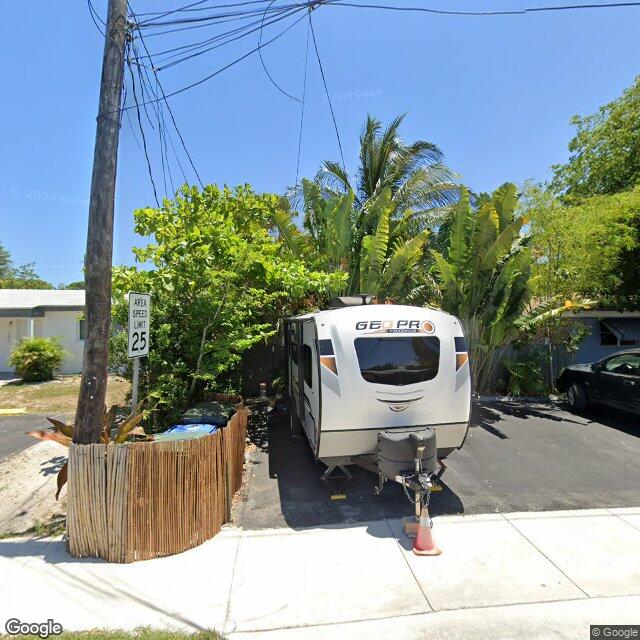 672 NE 37th St, Oakland Park