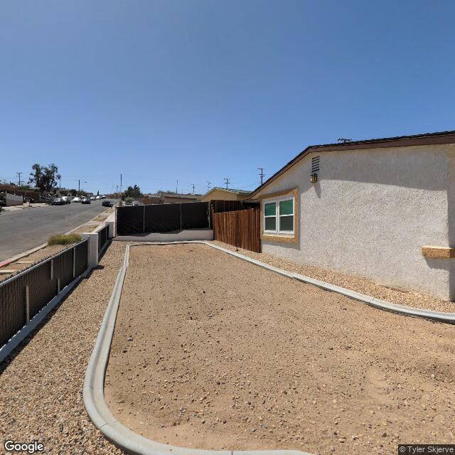 945-947 E Navajo Street, Barstow