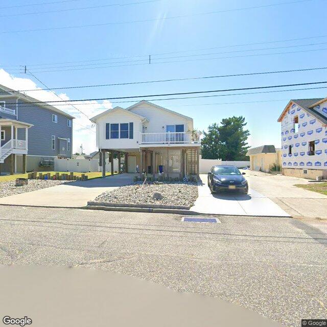 328 Cloverdale Avenue, Villas