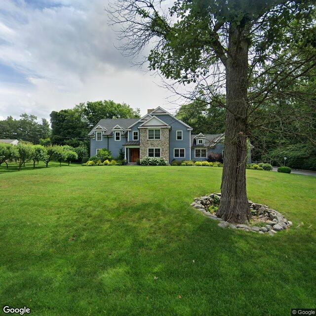 71 Bowman Dr, Greenwich