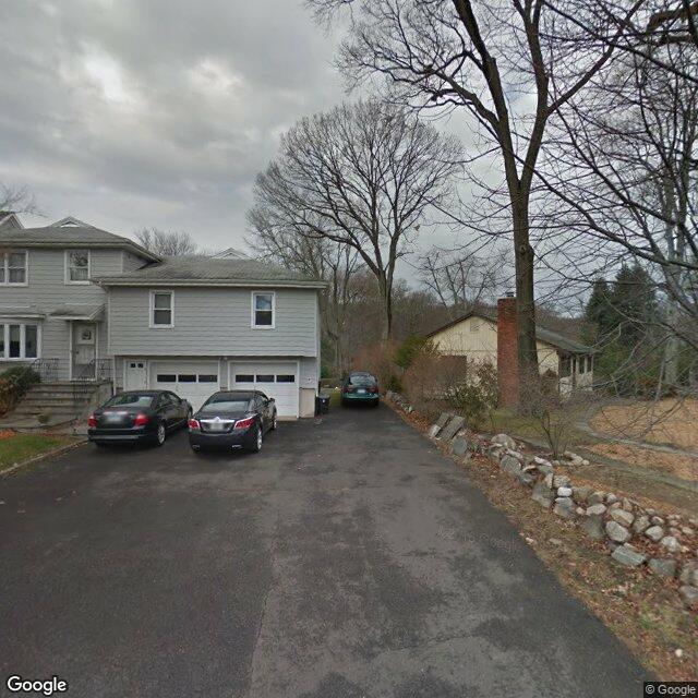 9 Deluca Dr, Greenwich