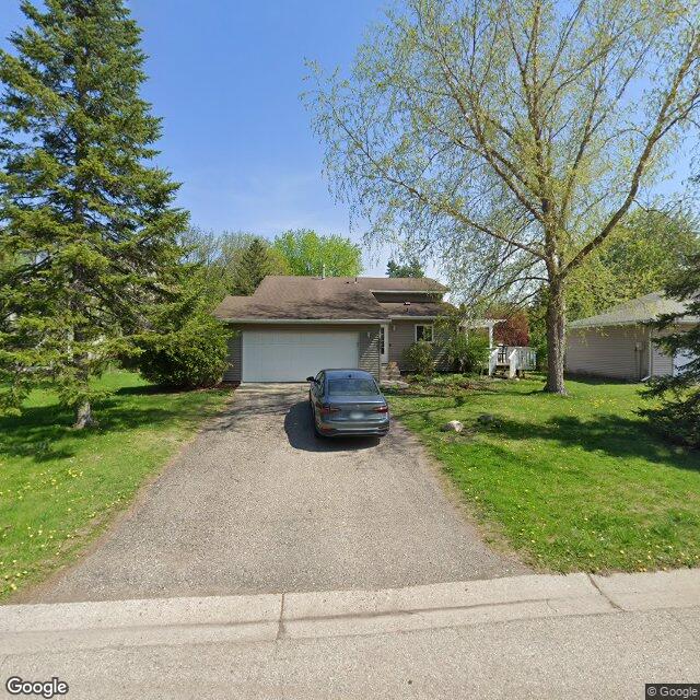 595 Dresden Dr, Chaska