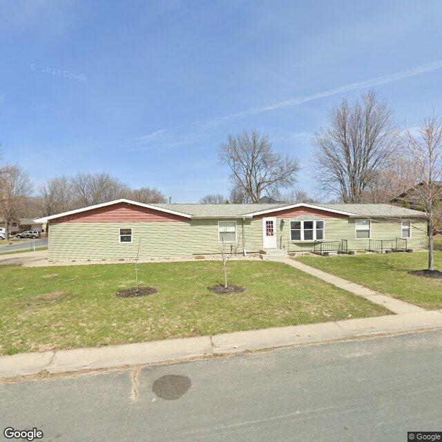 1045 Goebel St SW, Hutchinson